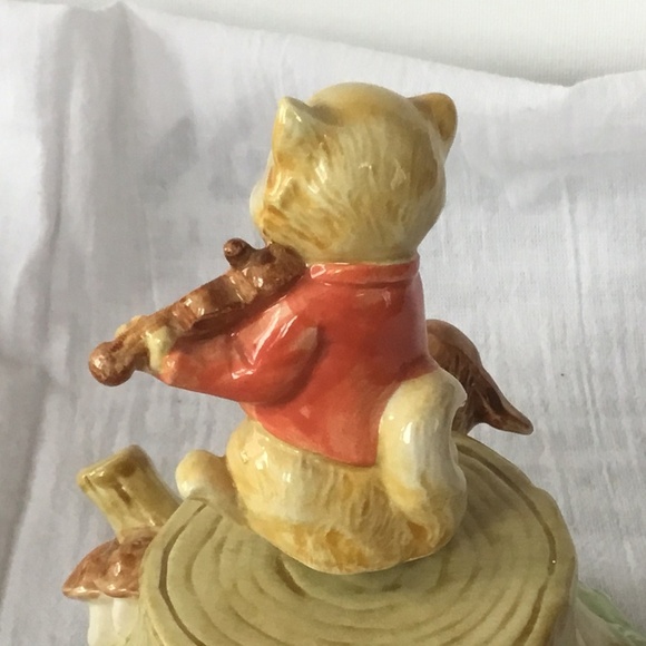 Hey diddle diddle. The cat and fiddle music box, wind up music box- like new - Picture 6 of 7